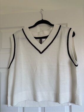 H&M White V-Neck Sleeveless Sweater with Black Trim